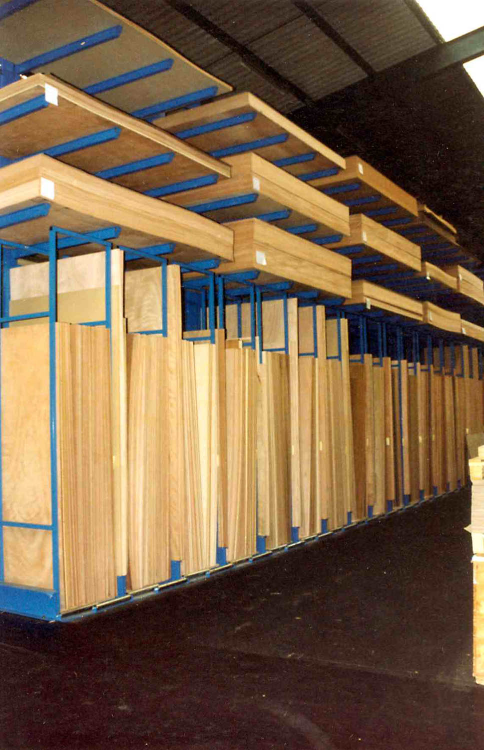 Vertikale Lagerung von Holz 