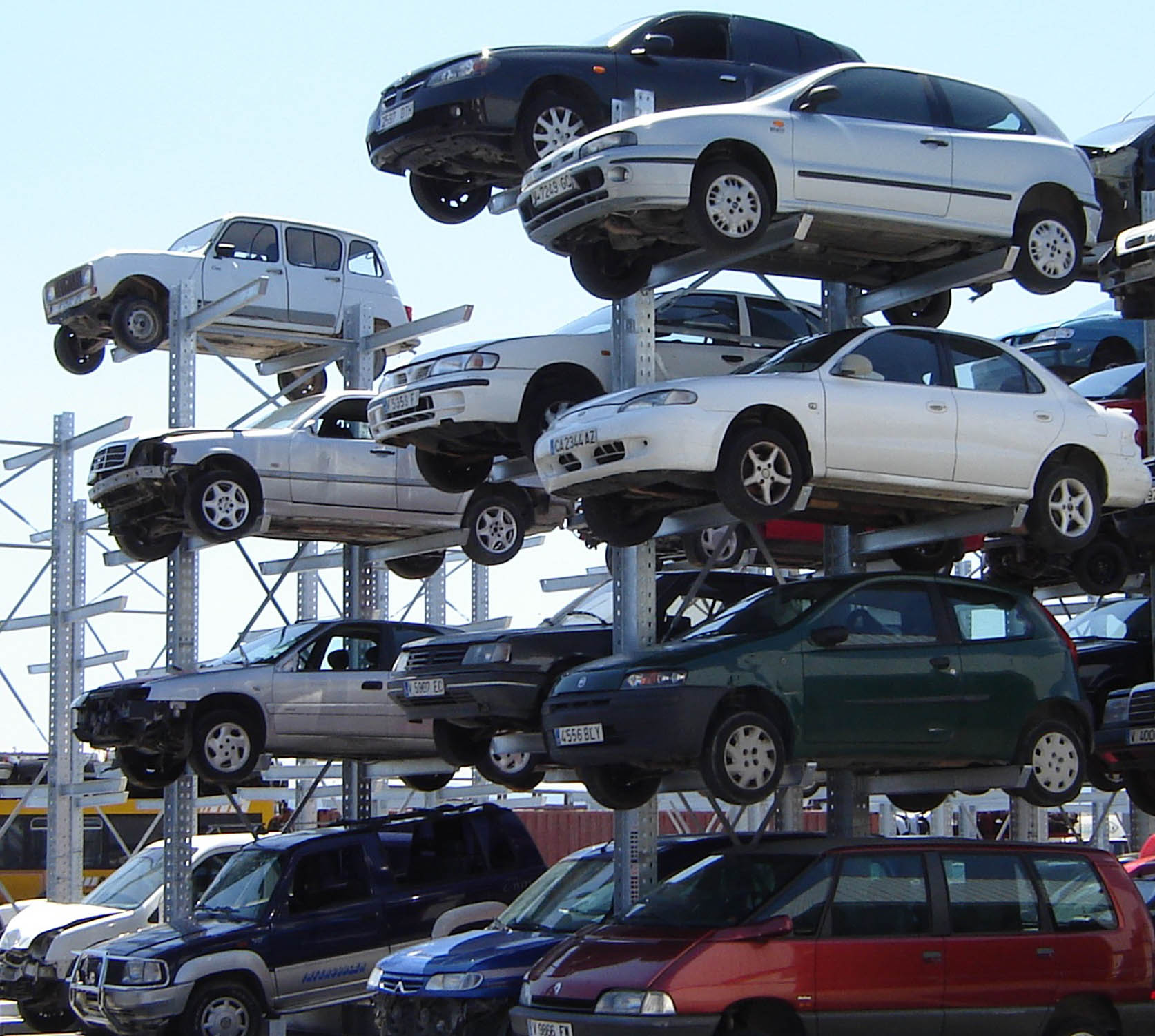 Cantilever racking system for car recycling