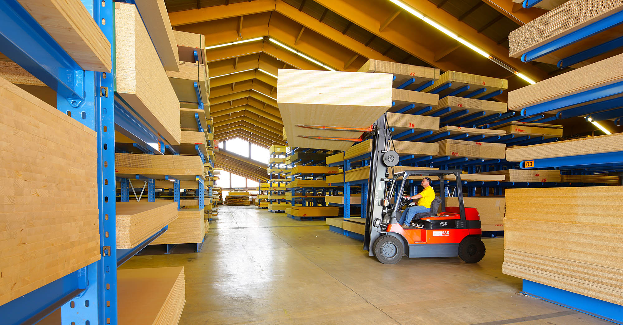 Cantilever racking for the storage of timber