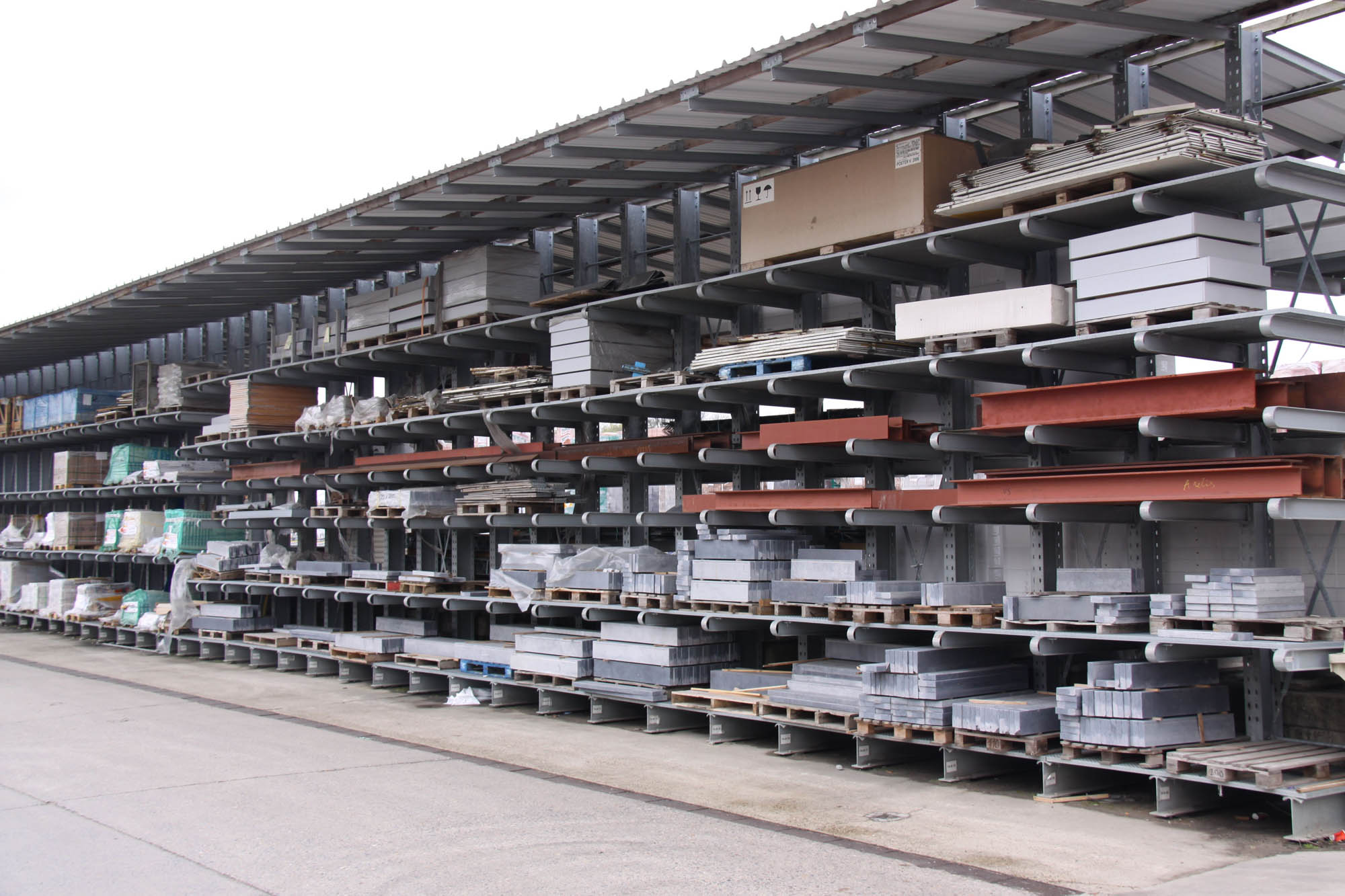 cantilever racking system with roof