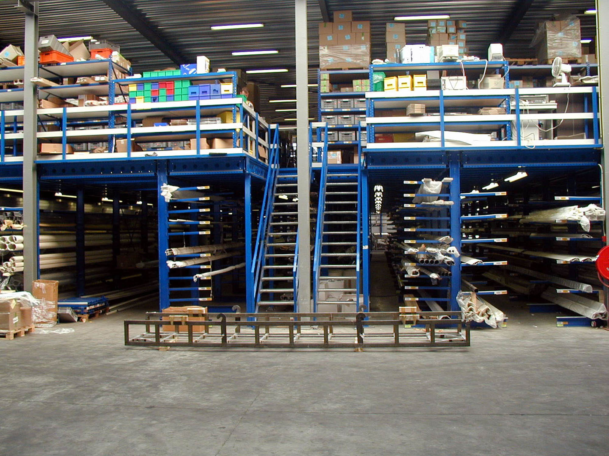 Cantilever racking mezzanine floor
